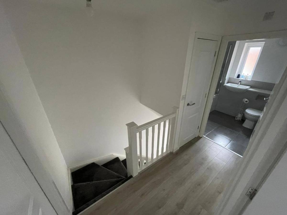 Modern Room With Huge Bed - Walk To City Centre! Манчестър Екстериор снимка