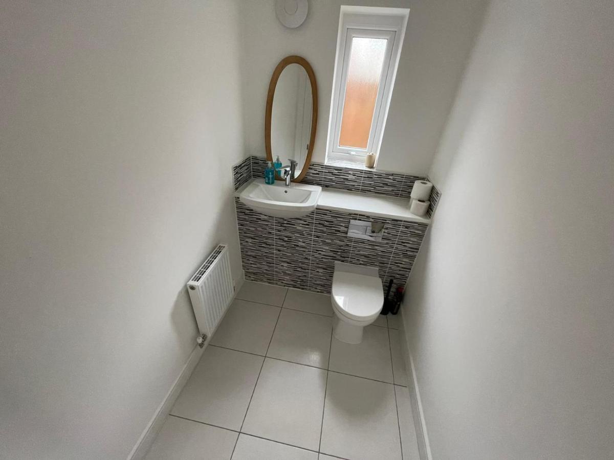 Modern Room With Huge Bed - Walk To City Centre! Манчестър Екстериор снимка