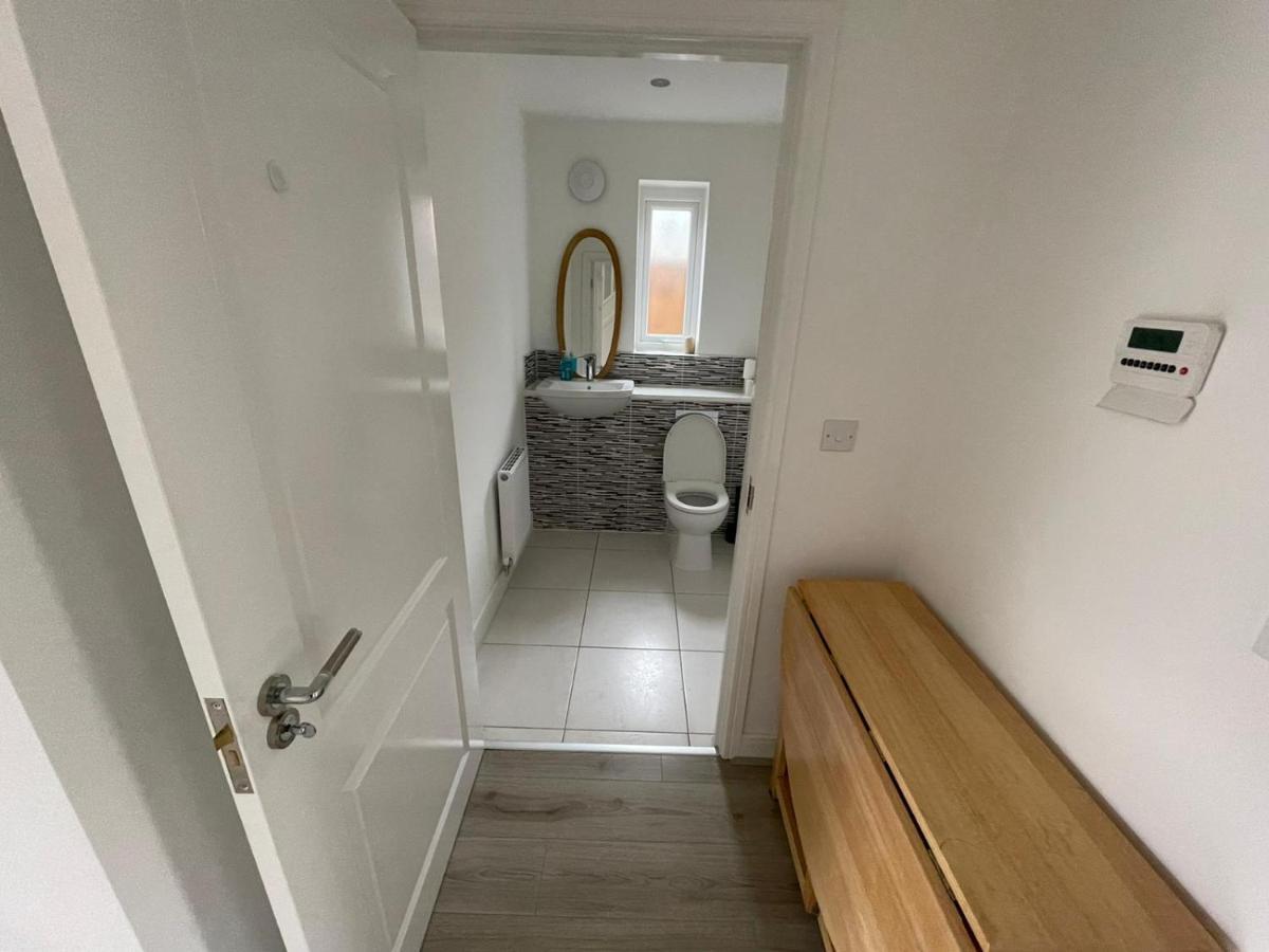Modern Room With Huge Bed - Walk To City Centre! Манчестър Екстериор снимка
