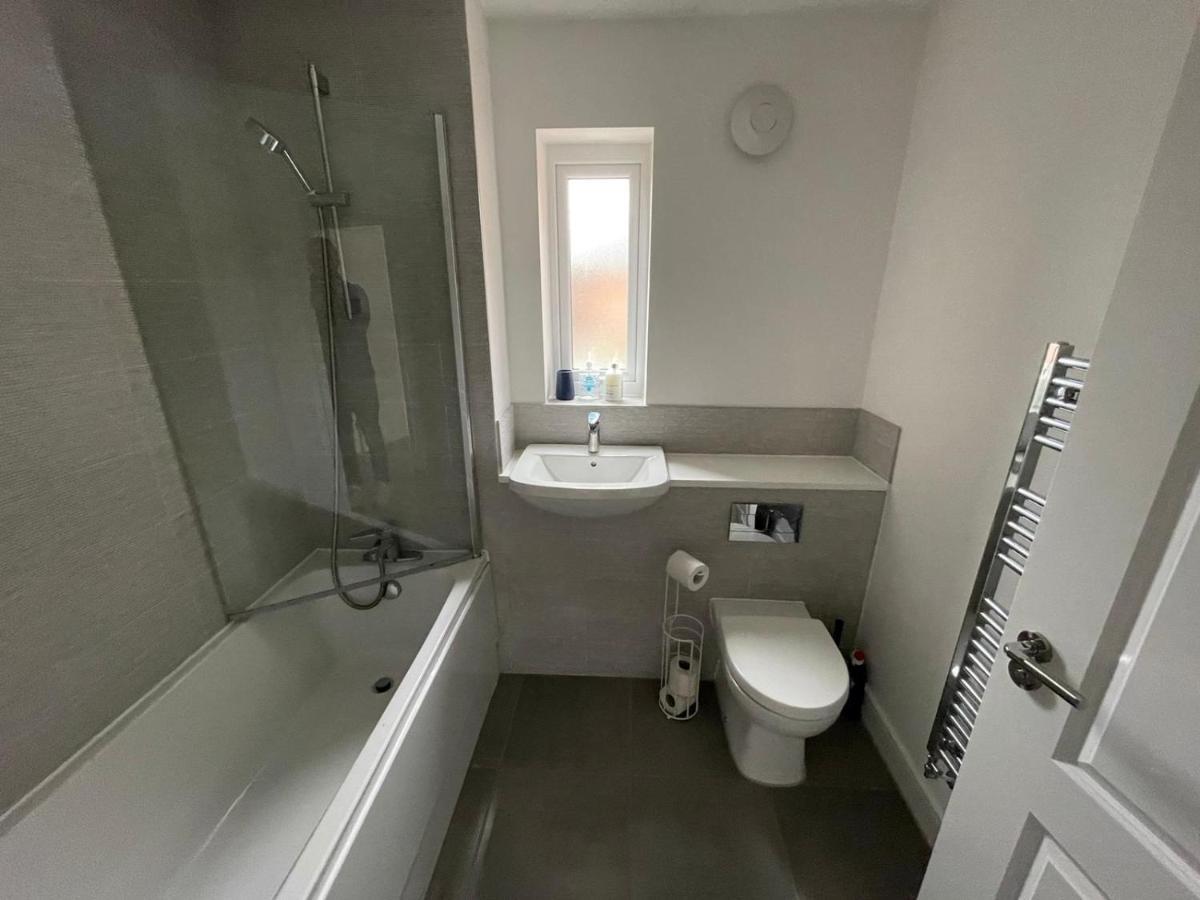 Modern Room With Huge Bed - Walk To City Centre! Манчестър Екстериор снимка