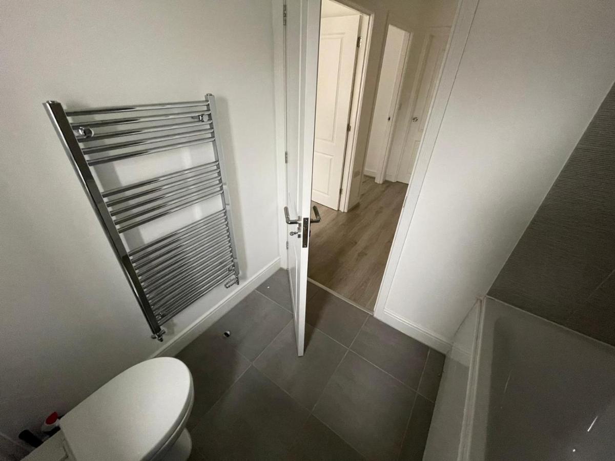 Modern Room With Huge Bed - Walk To City Centre! Манчестър Екстериор снимка