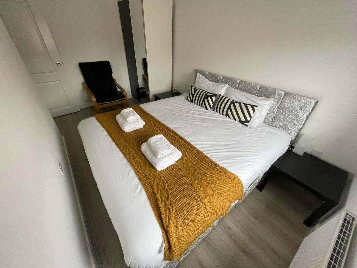 Modern Room With Huge Bed - Walk To City Centre! Манчестър Екстериор снимка