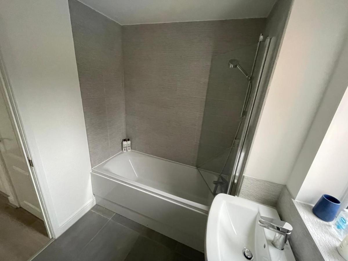 Modern Room With Huge Bed - Walk To City Centre! Манчестър Екстериор снимка